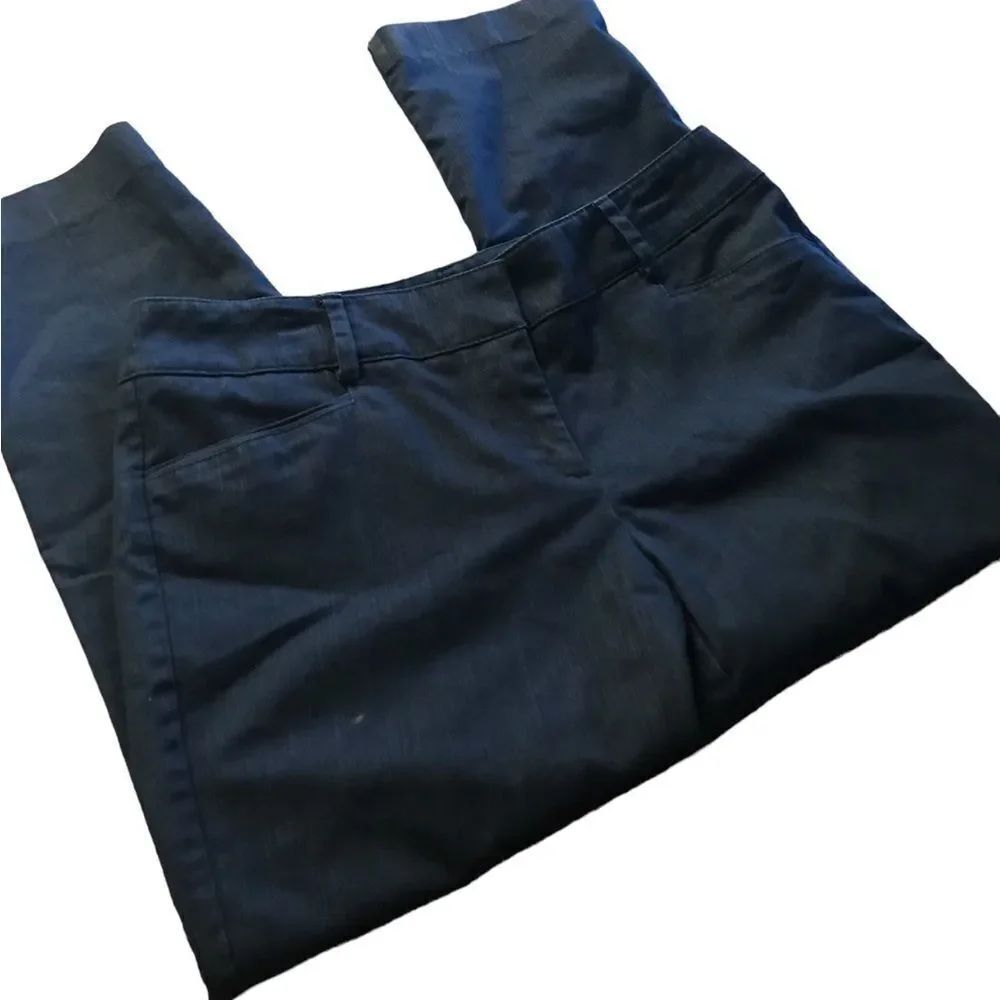 New York and Company size 4 dark denim capris like new